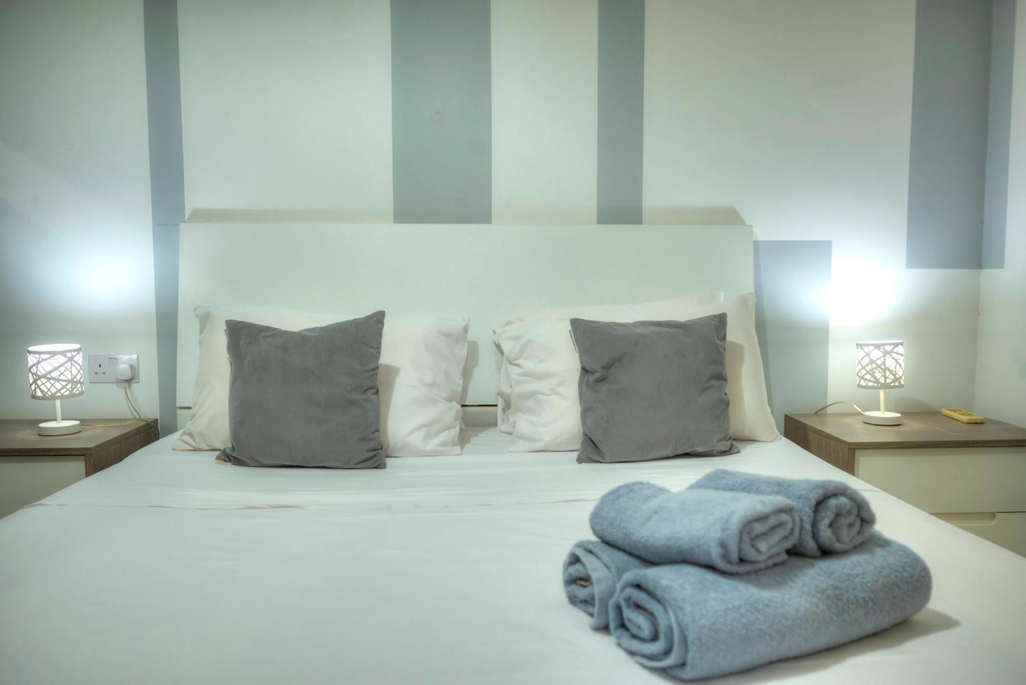 Appartamento Seafront Bright & Spacious 2 Bedroom, Balcony, Kdeg1-1