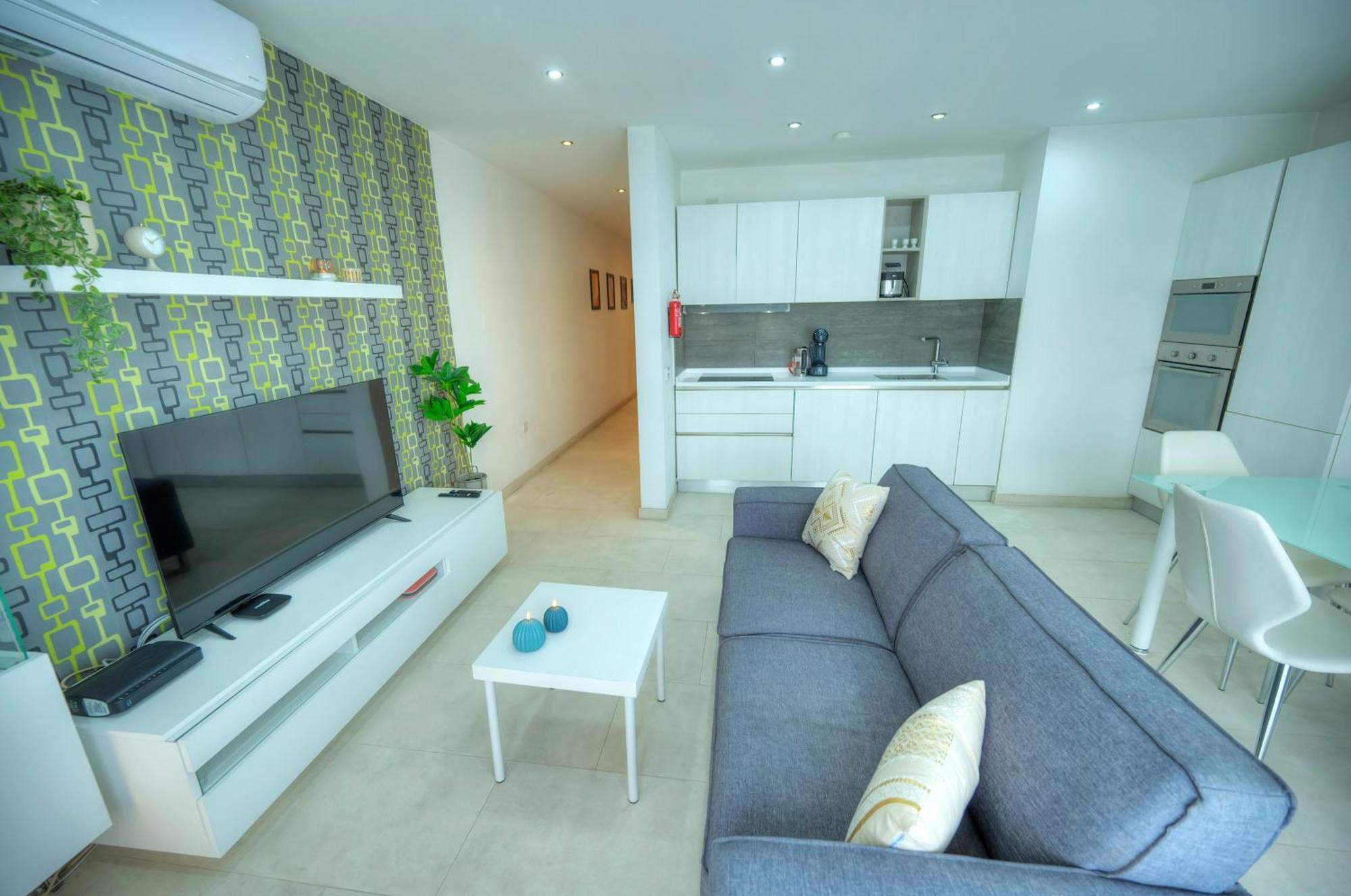 Seafront Bright & Spacious 2 Bedroom, Balcony, Kdeg1-1 Apartment